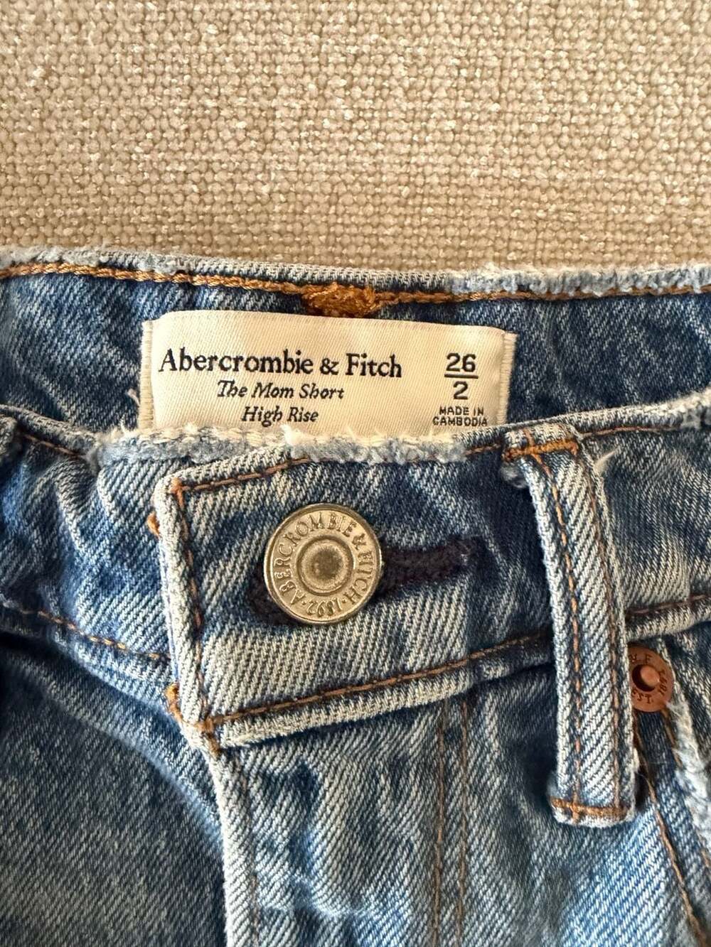 Abercrombie & Fitch - Picture 2 of 5